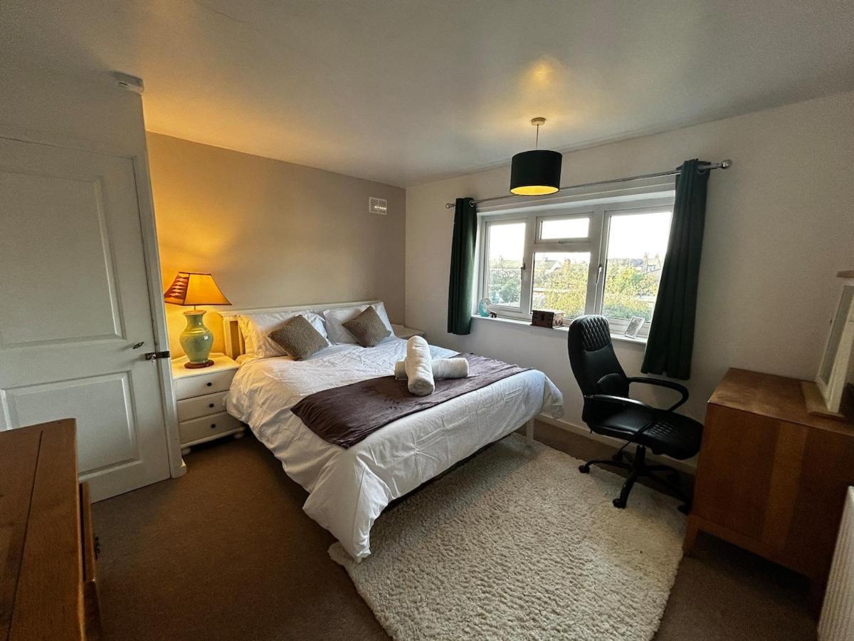 Large Cosy In Sutton Bonnington