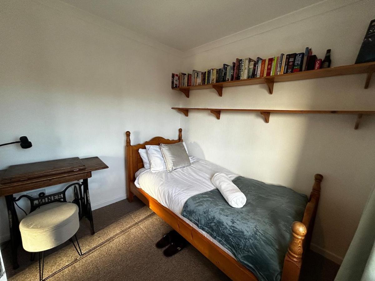 Large Cosy In Sutton Bonnington
