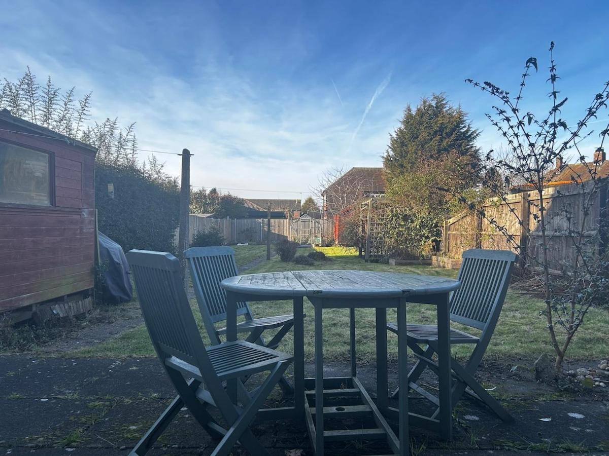 Large Cosy In Sutton Bonnington *