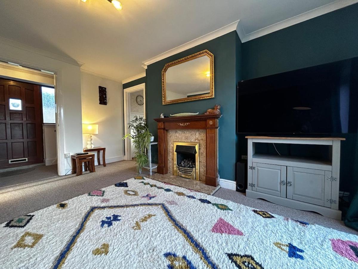 Large Cosy In Sutton Bonnington